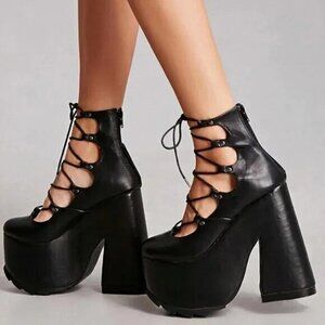 🦋🔥💋HOT ITEM! 💋🦋🔥 Y.R.U. Lucid Black Lace Up Chunky Platform Beauties!